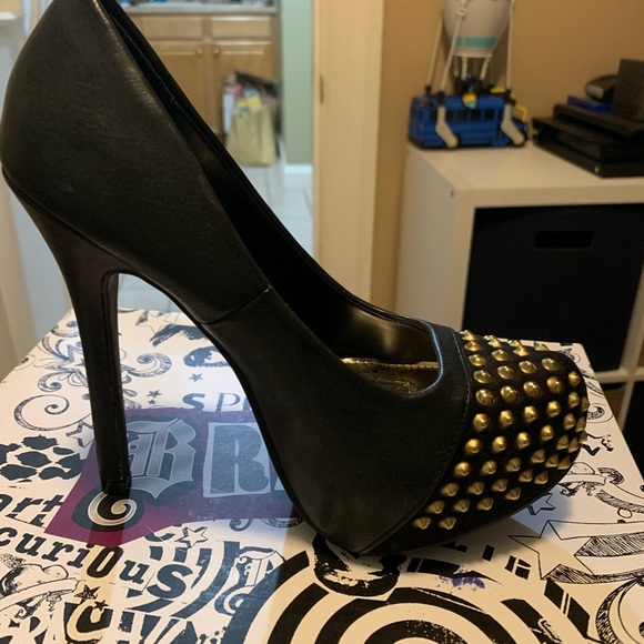 Heels - Picture 2 of 2